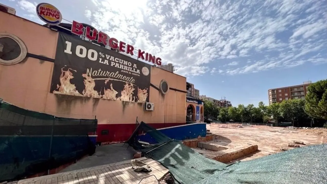 Edificio hostelero del Paseo del Bosque de Puertollano (Ciudad Real)