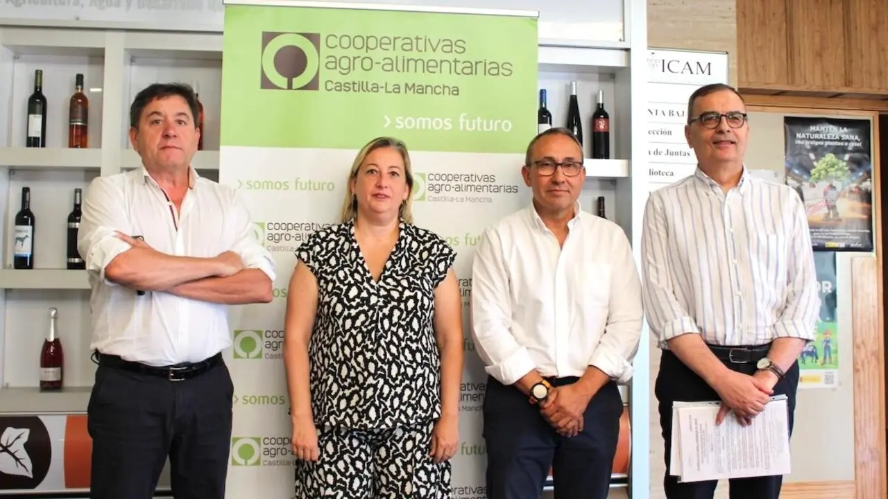 La directora general de Producción Agroalimentaria y Cooperativas, Elena Escobar, ha asistido en Tomelloso (Ciudad Real) a la Jornada Sectorial de Vinos de Cooperativas Agro-alimentarias