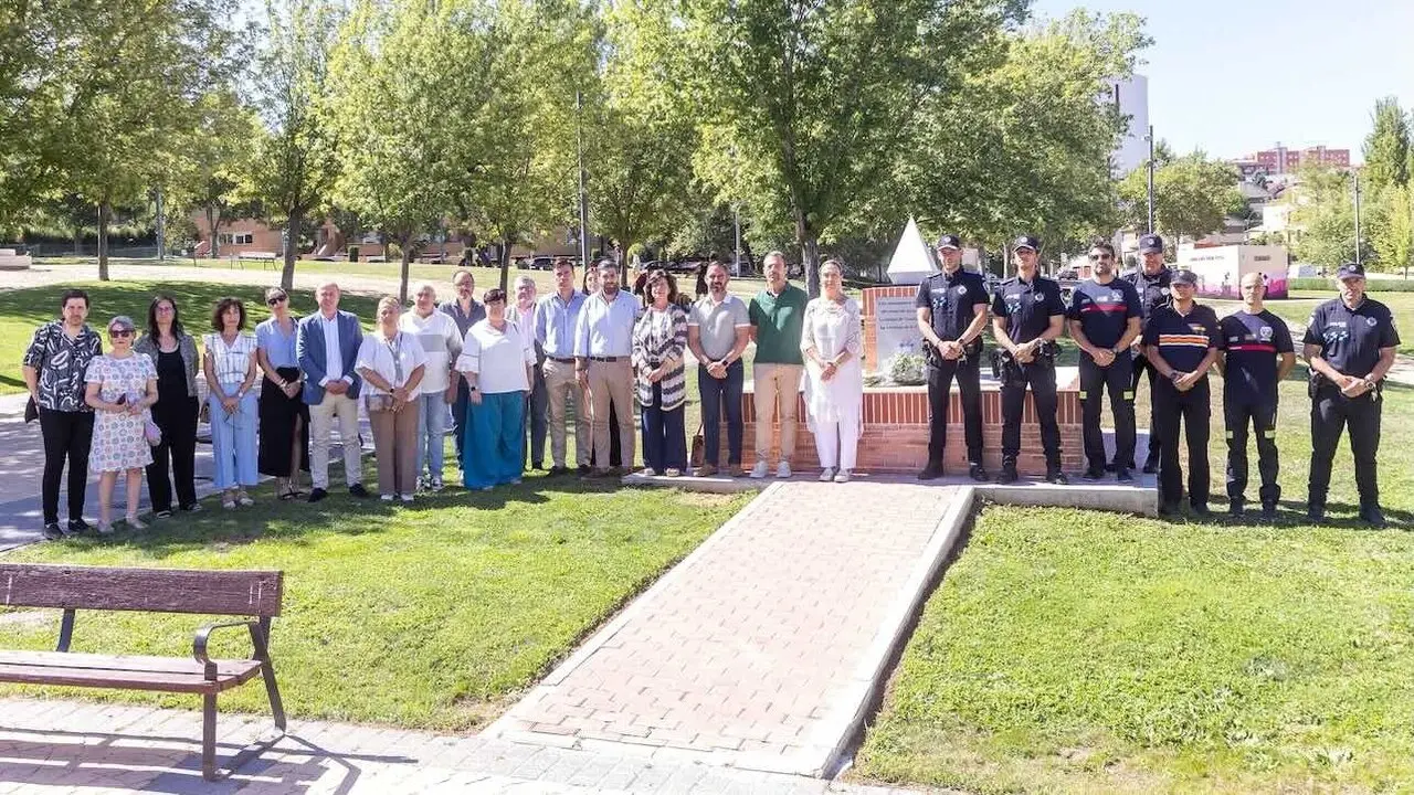 Guadalajara homenajea a las víctimas de la covid-19 ante el monumento en su nombre