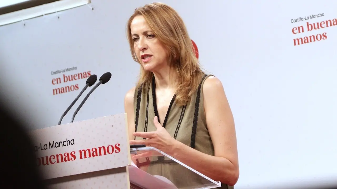 La vicesecretaria general del PSOE en Castilla-La Mancha y eurodiputada, Cristina Maestre, durante la rueda de prensa que ha ofrecido en la sede de los socialistas en Toledo