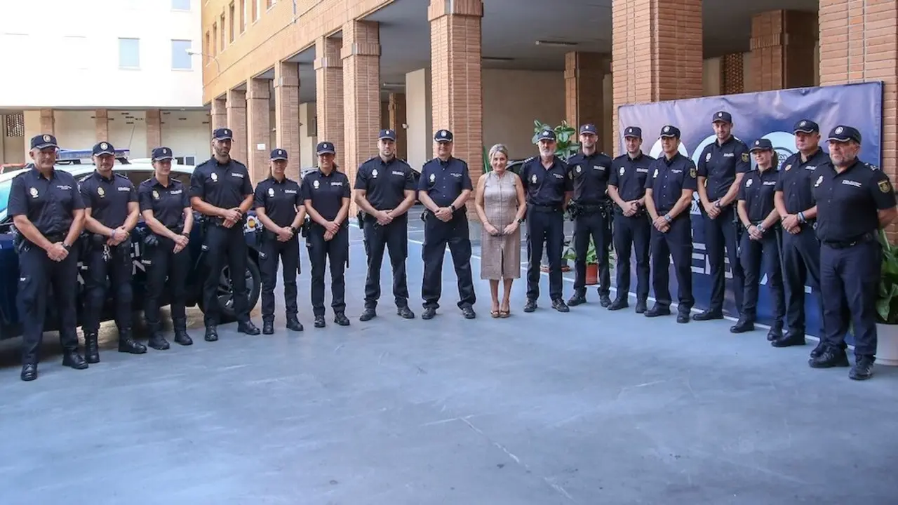 La delegada del Gobierno en Castilla-La Mancha, Milagros Tolón, se ha reunido con los nuevos agentes de la Policía Nacional de Toledo en prácticas