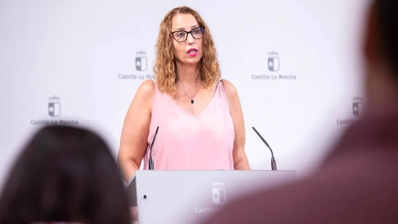 La consejera de Igualdad, Sara Simón, ha presentado la Mesa Técnica para la Prevención, Sensibilización y Actuación frente a la Trata con Fines de Explotación Sexual, Especialmente de Mujeres, Niñas y Niños en Castilla-La Mancha