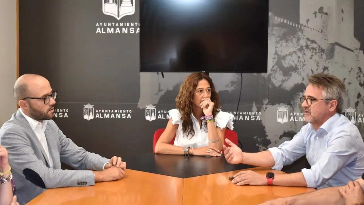 La Diputación Provincial de Albacete y el Ayuntamiento de Almansa apoyan al sector del calzado