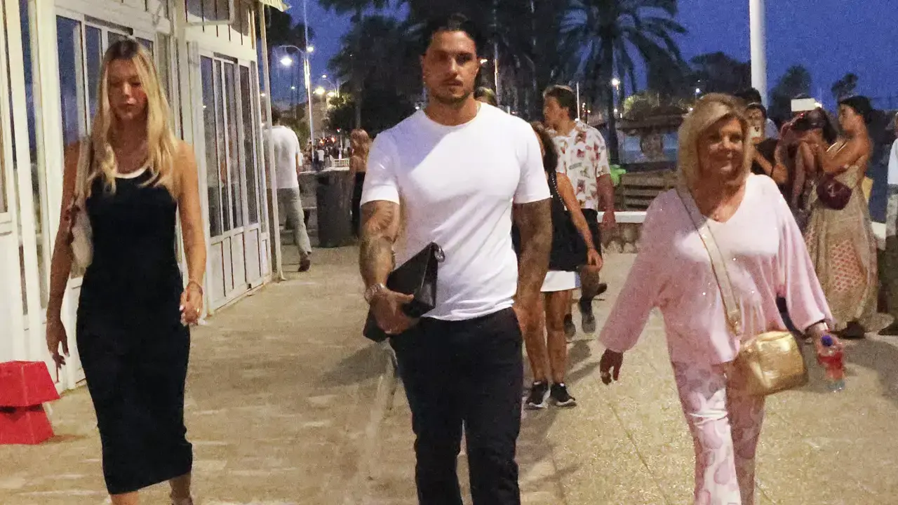 En la imagen Alejandra Rubio, Carlo Costanzia y Terelu Campos
