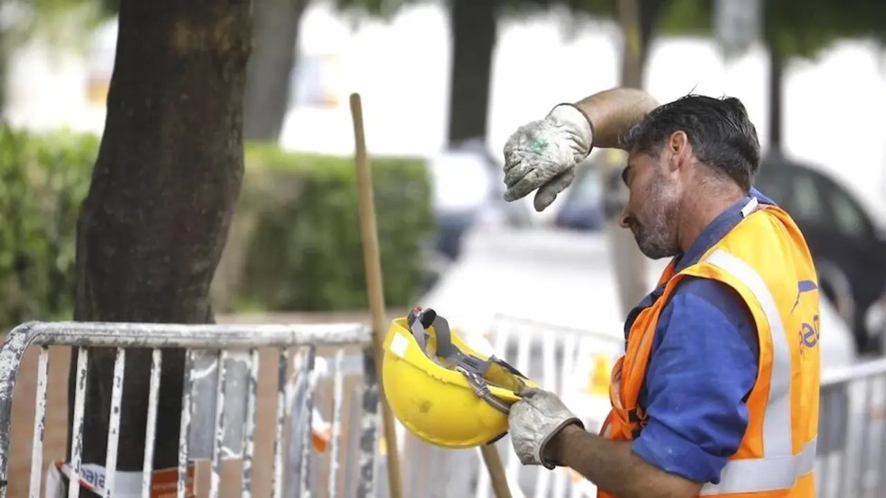 ola de calor, trabajador, salud laboral, trabajadores, calor, riesgos laborales,