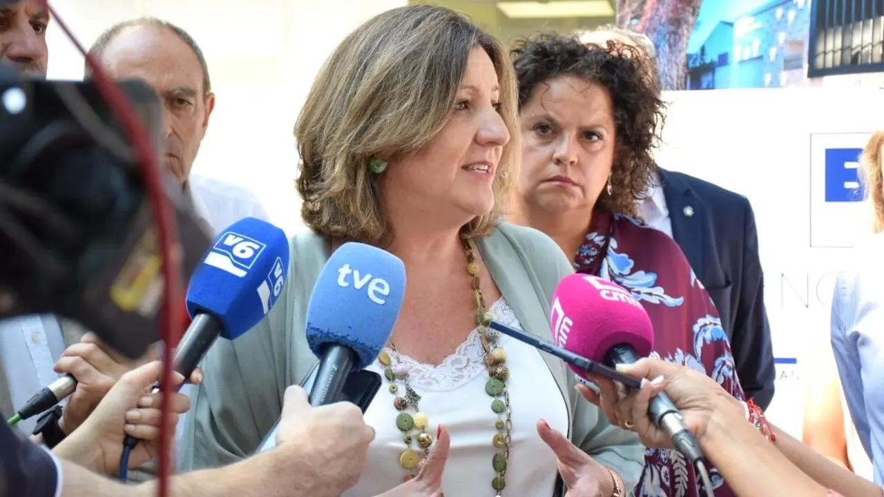 La consejera de Economía, Empresas y Empleo, Patricia Franco, atendiendo a los medios de comunicación este lunes en Albacete