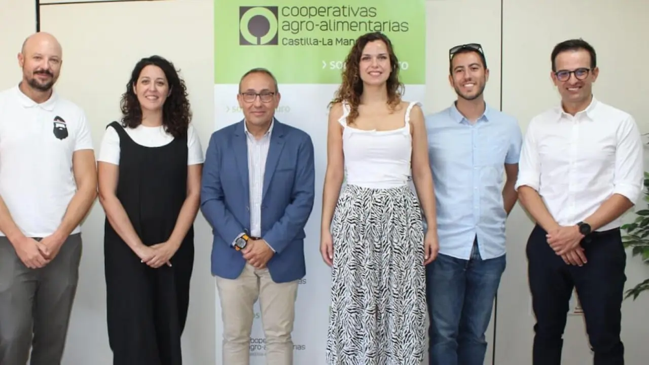 La directora general de Asuntos Europeos, Nazareth Rodrigo, durante el encuentro mantenido con Cooperativas&nbsp;Agroalimentarias Castilla-La Mancha