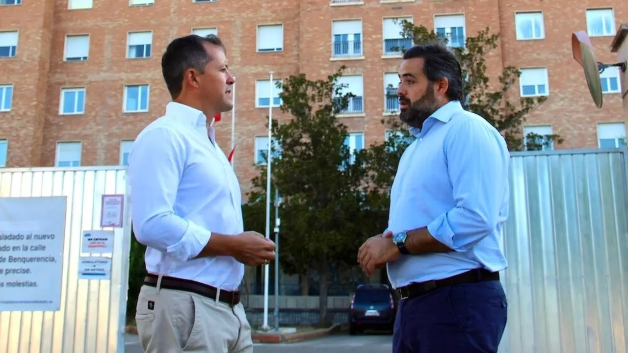 El presidente regional el PP, Paco Núñez, junto al alcalde de Toledo y presidente provincial del PP, Carlos Velázquez