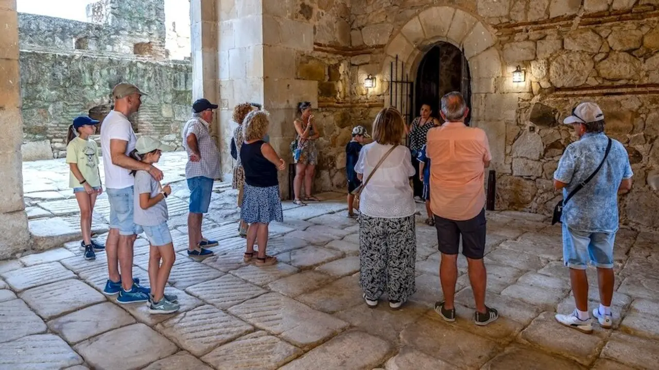 El castillo de Escalona (Toledo), propiedad del Ayuntamiento desde hace pocos meses, ha recibido unos 10.000 visitantes desde abril - EFE/Ismael Herrero