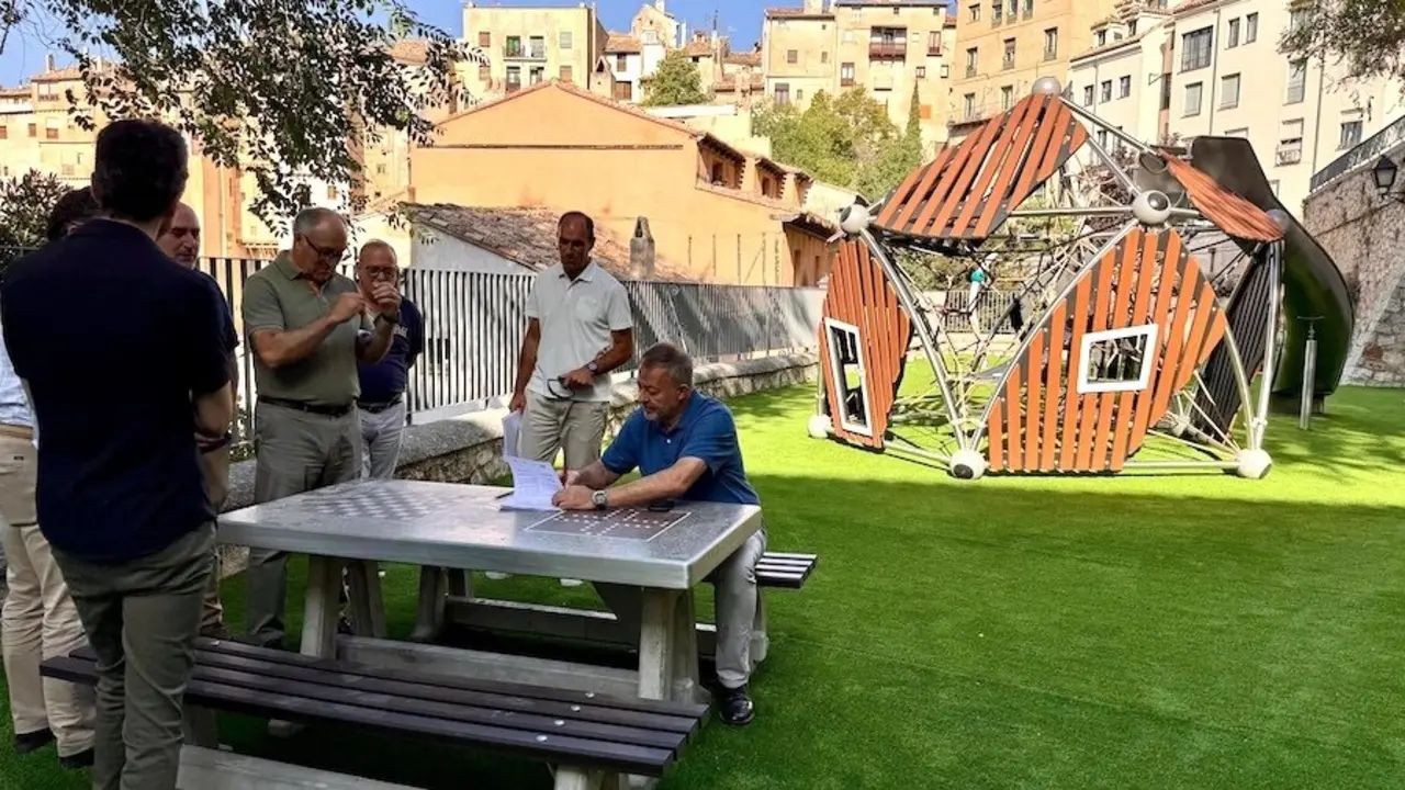 La Plaza de L’Aquila, en el Casco Antiguo de Cuenca, luce imagen renovada