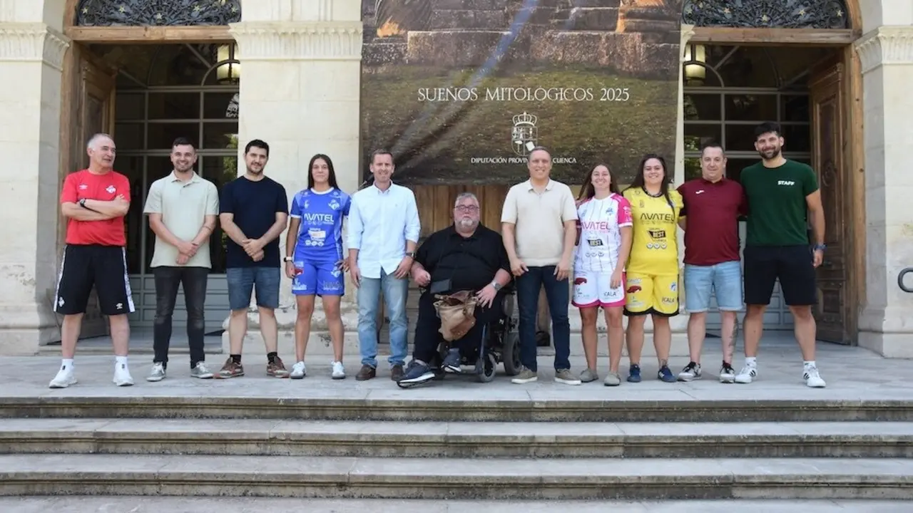 El Fútbol Sala VivoCuenca presenta sus nuevas equipaciones en la Diputación