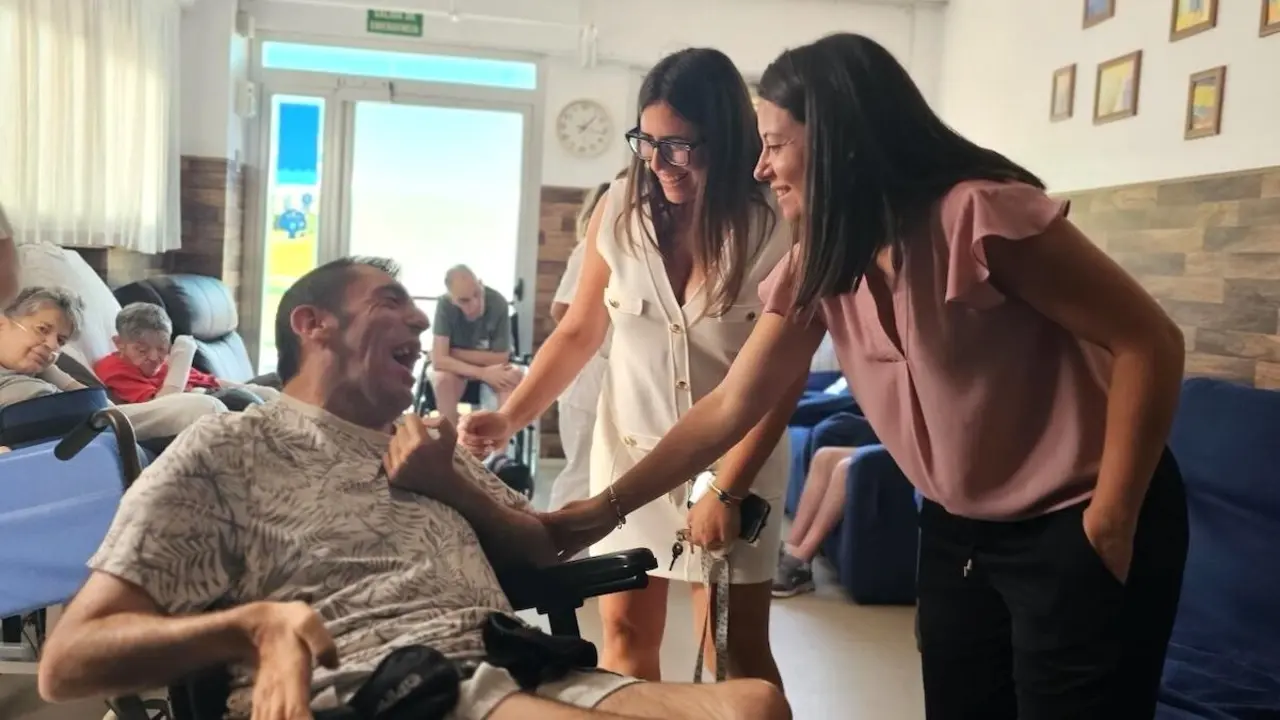 La consejera de Bienestar Social, Bárbara García Torijano, ha visitado el CADIG Albatros, en Albacete, referente en la atención a personas con discapacidad intelectual grave