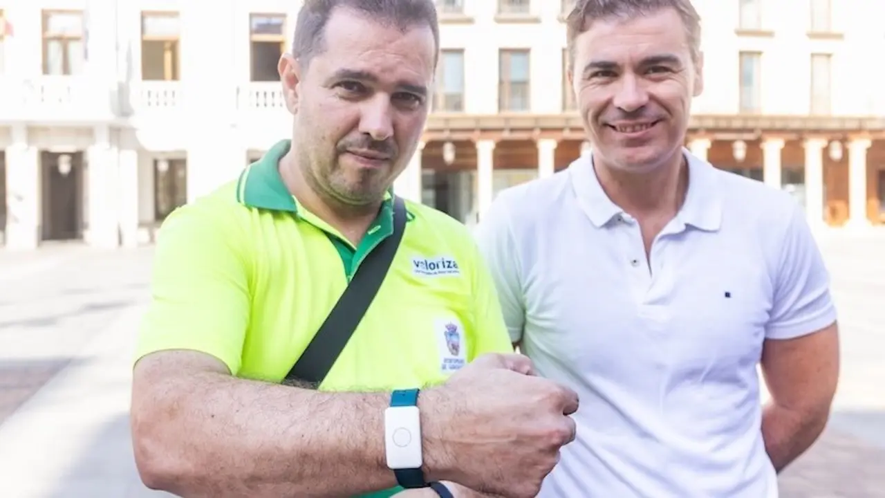 Guadalajara prueba pulseras inteligentes para prevenir golpes de calor en sus trabajadores