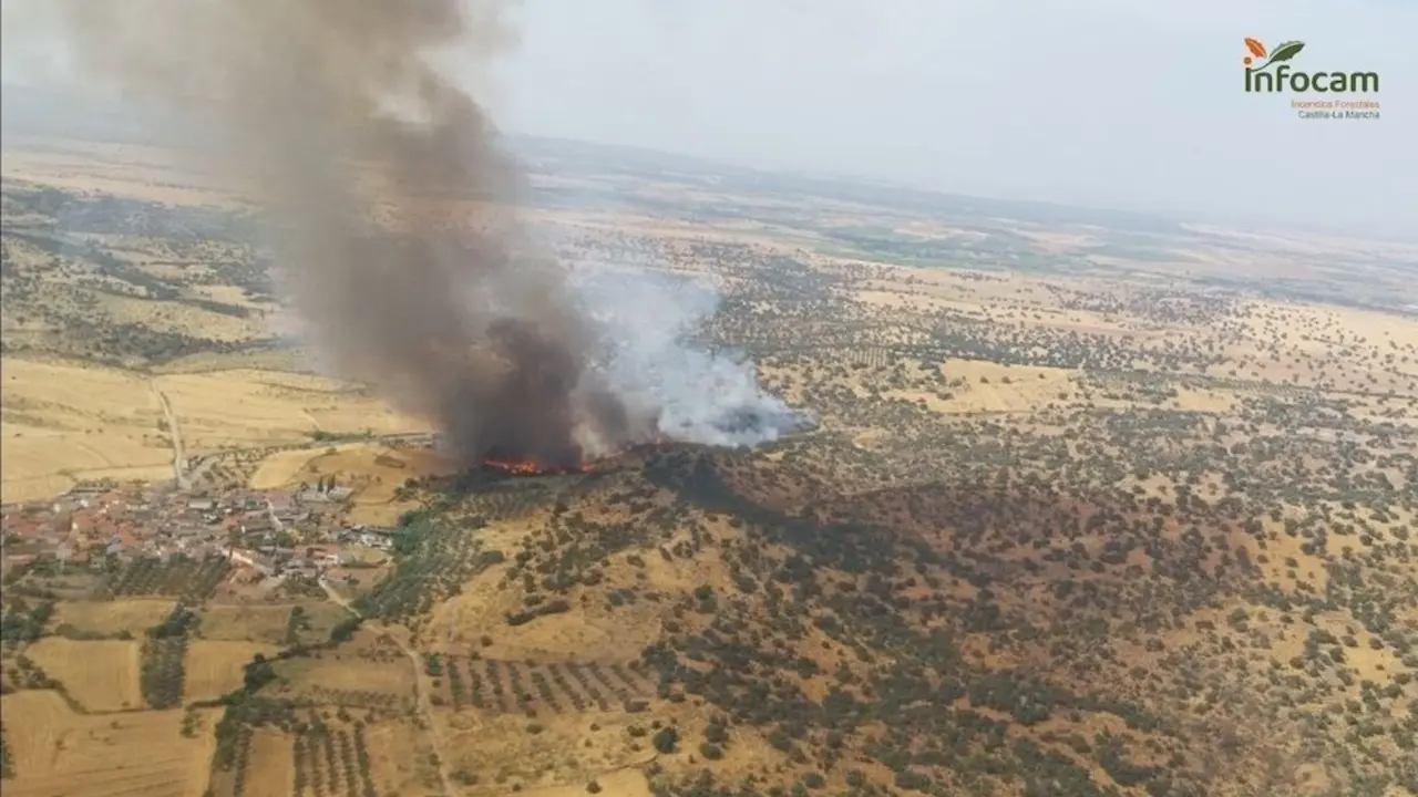 Declarado un incendio en Navalmoralejo (Toledo), en nivel 2 por posible afección de humo