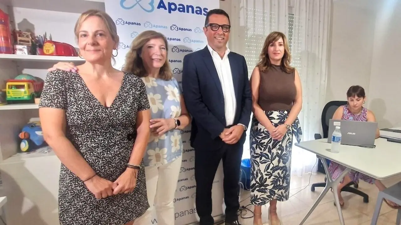 El director general de&nbsp;Discapacidad, Francisco José Armenta, durante la visita realizada al Centro de Atención Temprana de la Asociación de Familias de Personas con&nbsp;Discapacidad&nbsp;Intelectual&nbsp;y del Desarrollo de Toledo (APANAS)