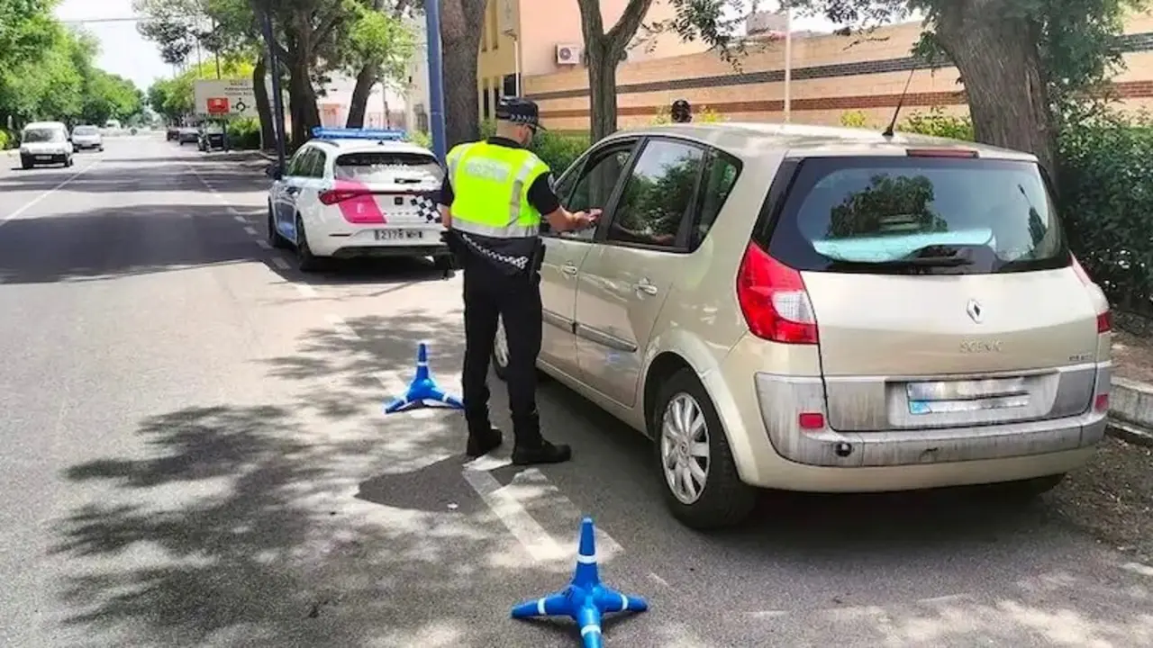Identificado en Daimiel (Ciudad Real) el presunto autor de pintadas en 15 coches y varias fachadas