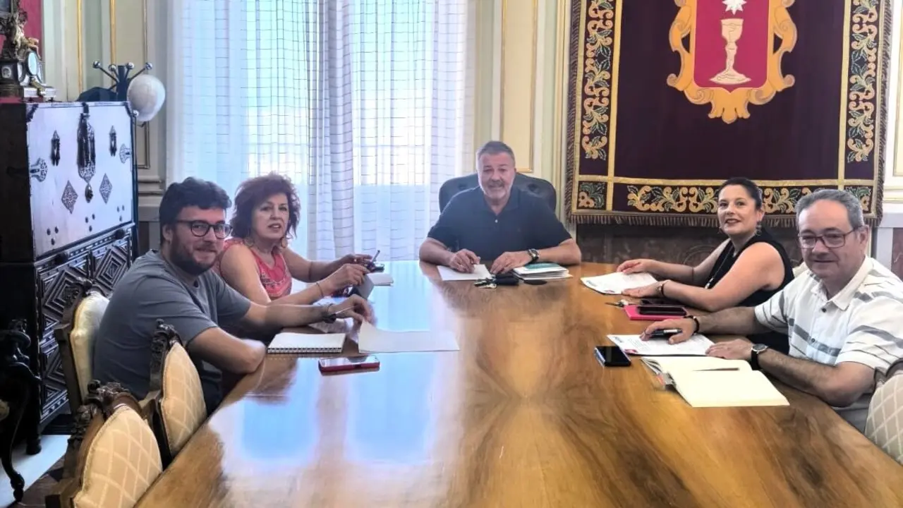PSOE y Cuenca en Marcha inician una ronda de reuniones para coordinar los compromisos presupuestarios de 2025