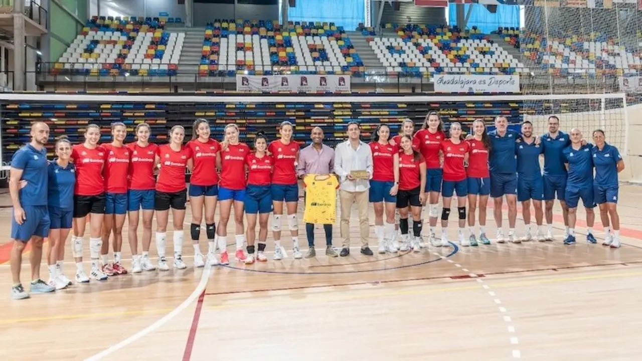 La Selección femenina de voleibol vela armas en Guadalajara antes del Mundial