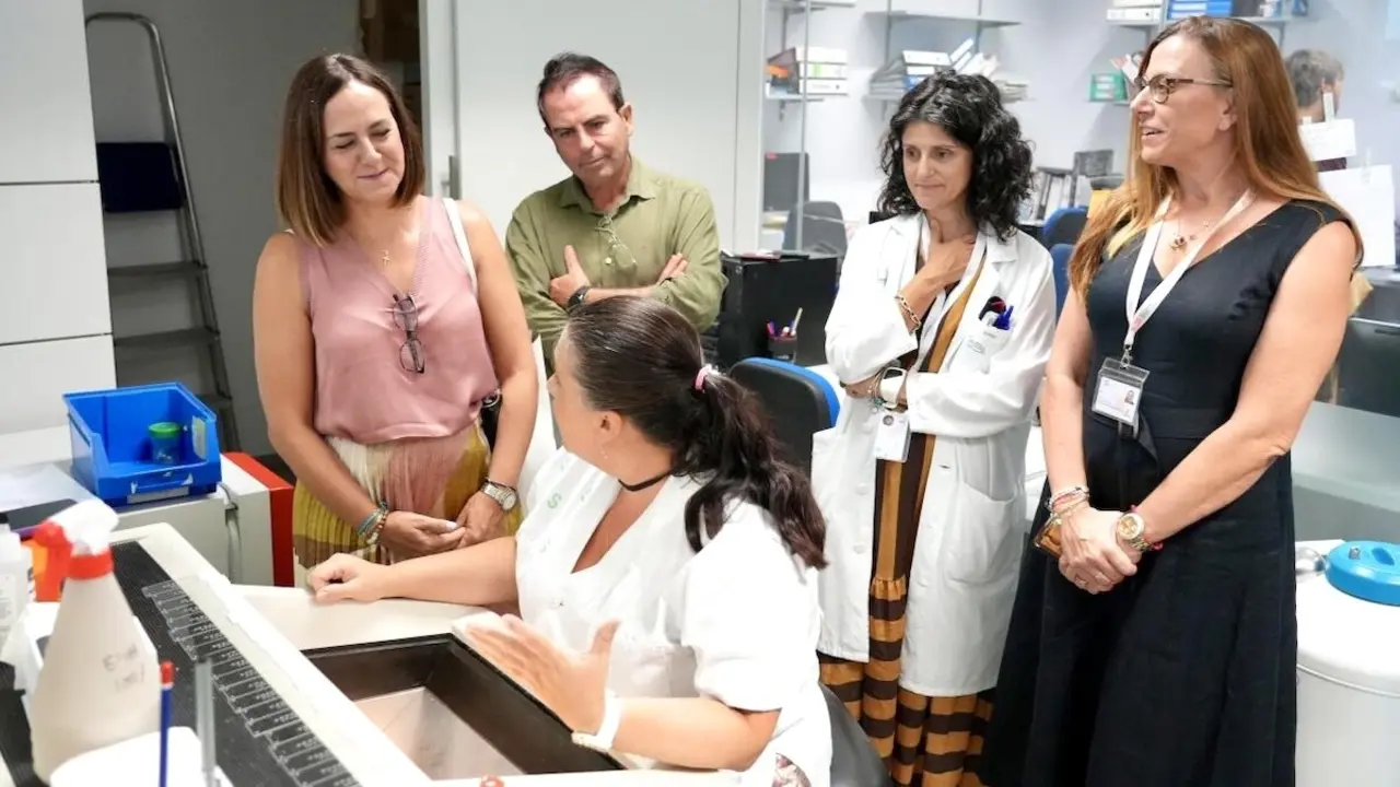 La directora de la Agencia de Investigación e Innovación de Castilla-La Mancha, Charo Serrano, durante la visita que ha realizado al Hospital Nacional de Parapléjicos