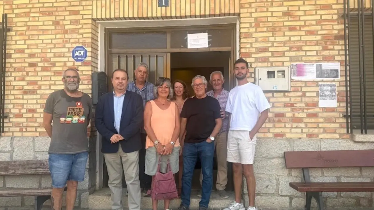 El viceconsejero de Relaciones Institucionales, Javier Vicario, ha remarcado, en una visita a la fosa de Mesegar de Tajo (Toledo), los avances que se están desarrollando en la región en materia de exhumaciones para la recuperación de la Memoria Democrática