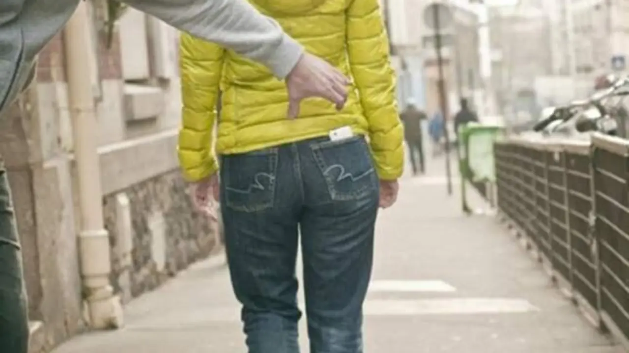 Cuidado con los 'snatchers': el nuevo robo de moda que se extiende por toda España