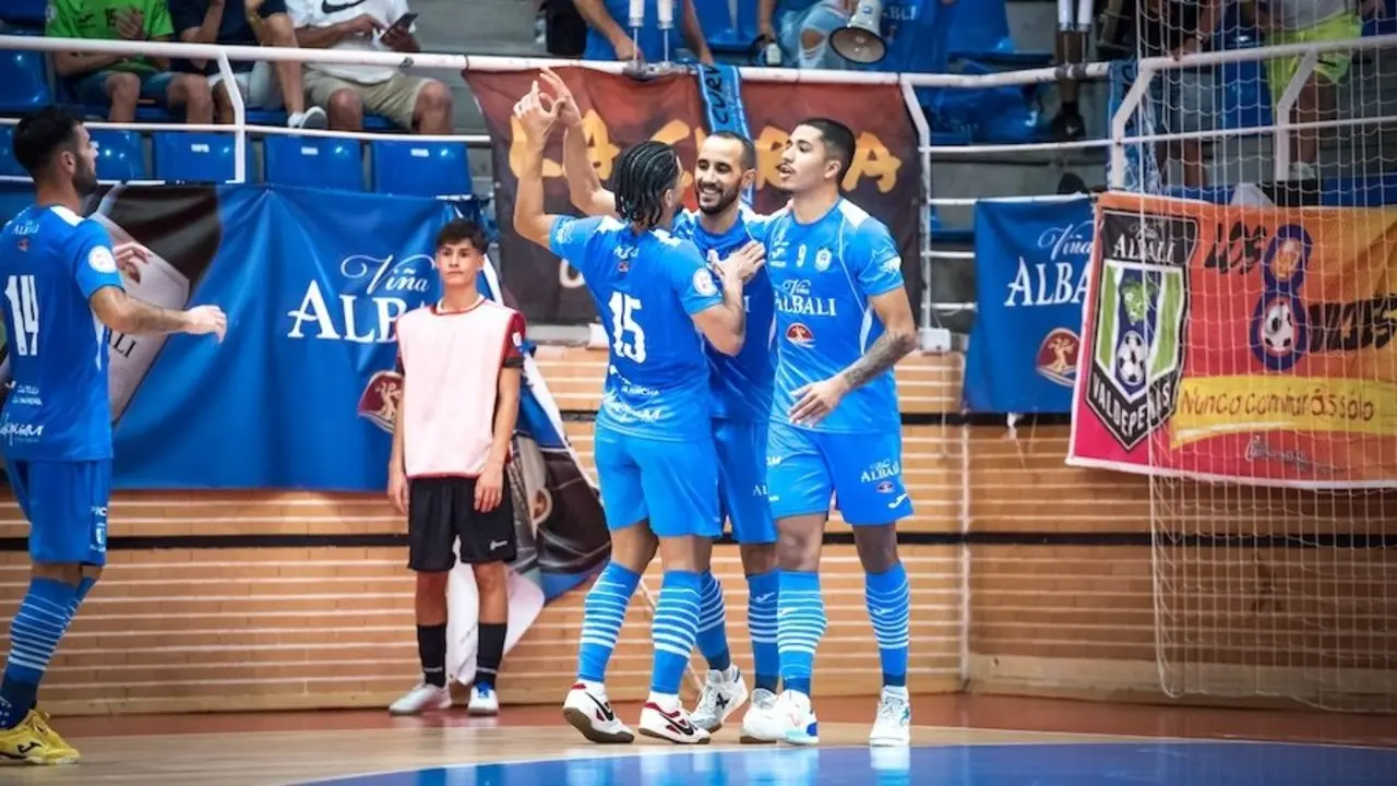 El Viña Albali Valdepeñas golea al Talavera en su estreno ante su afición (10-0)
