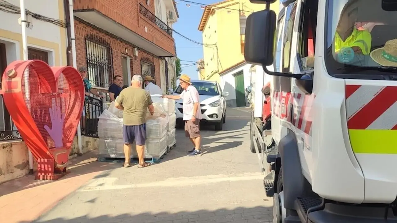 La Diputación de Toledo envía agua potable a Navalmoralejo y La Estrella pasa suministro