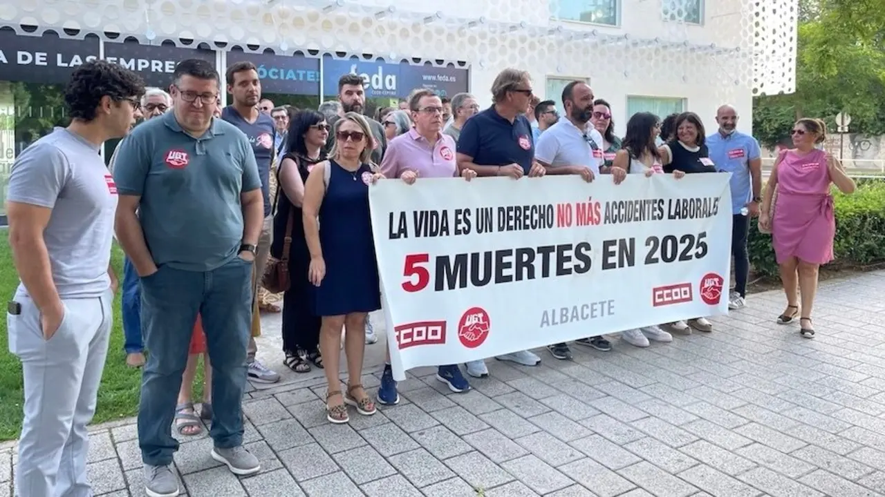 Los sindicatos recuerdan a los dos trabajadores fallecidos en Albacete y exigen a las empresas cumplir la normativa de prevención de riesgos laborales