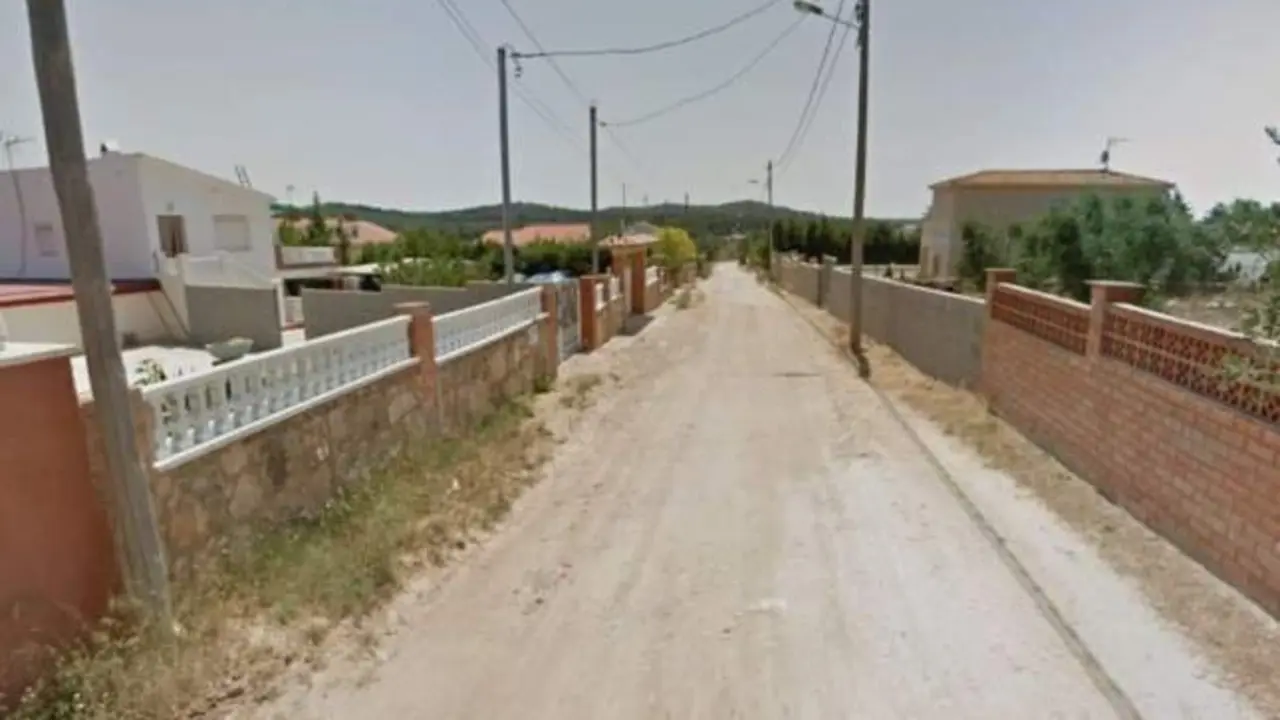 Sube a una menor al coche, le hace tocamientos y agrede y da un puñetazo al padre