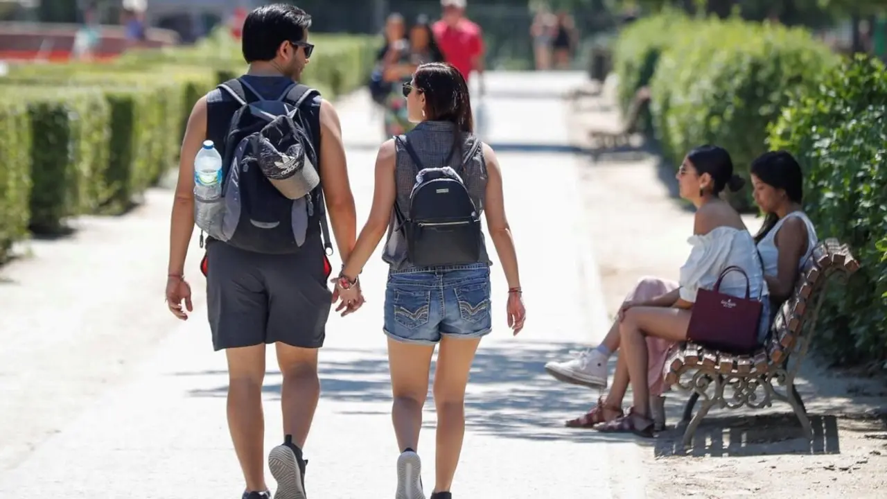 población, pareja, despoblación, parejas de hecho, jóvenes, juventud, novios, turistas, turismo, viajeros,