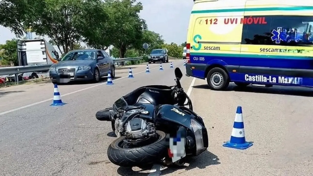 Herido un motorista al chocar con un camión en un polígono industrial de Cuenca