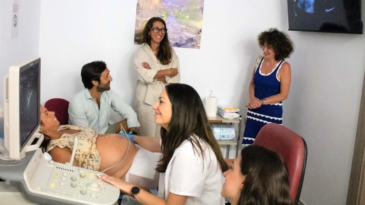 La Junta reivindica su apuesta por una atención más humanizada durante el embarazo