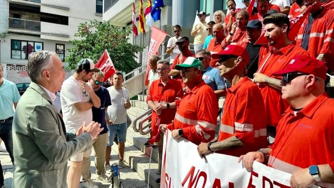 Los trabajadores de Eserman marchan por Puertollano (Ciudad Real) para exigir su subrogación