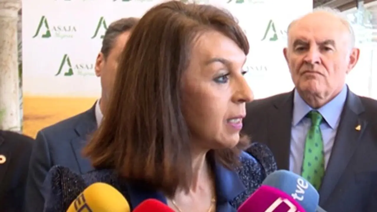 La presidenta de Asaja Toledo, Blanca Corroto, en una imagen de archivo atendiendo a medios