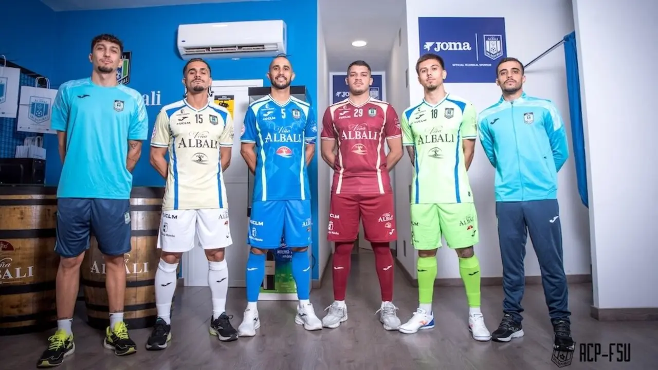 El Viña Albali Valdepeñas presenta sus nuevas equipaciones para la temporada 2025/26