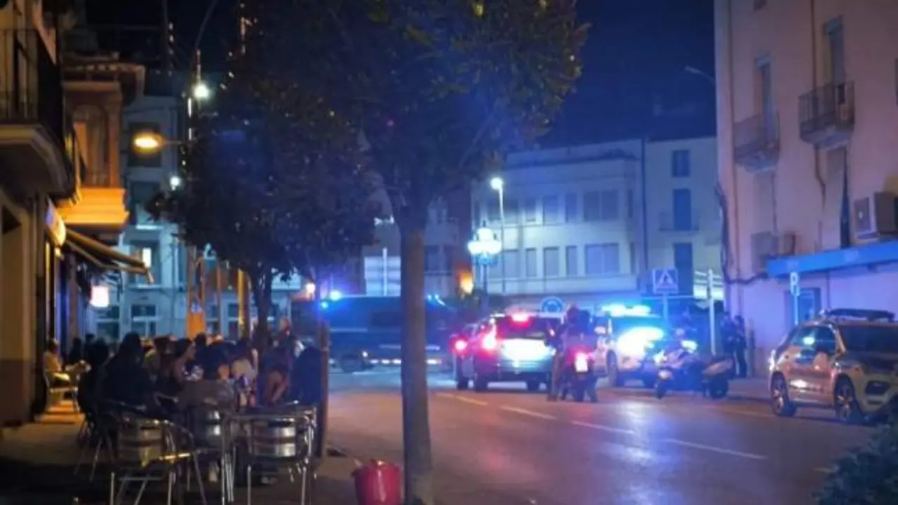Tres heridos en una pelea con botellas de vidrio rotas y armas blancas en un bar, reyerta, tiroteo,