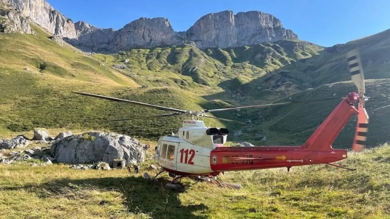 helicóptero, rescate, búsqueda, montaña, paraje,