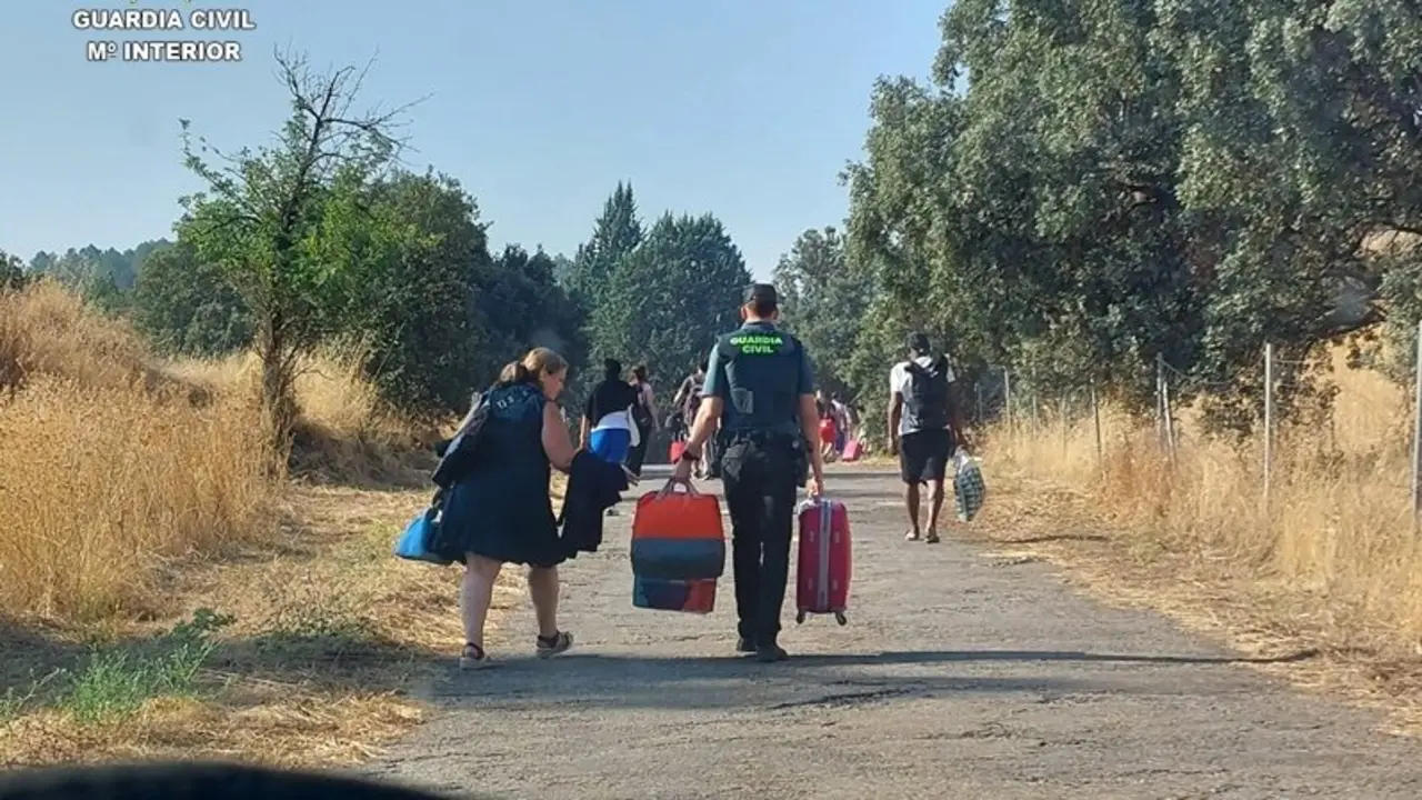 La Guardia Civil auxilia a 50 pasajeros tras la avería de un tren en Almuradiel (Ciudad Real)