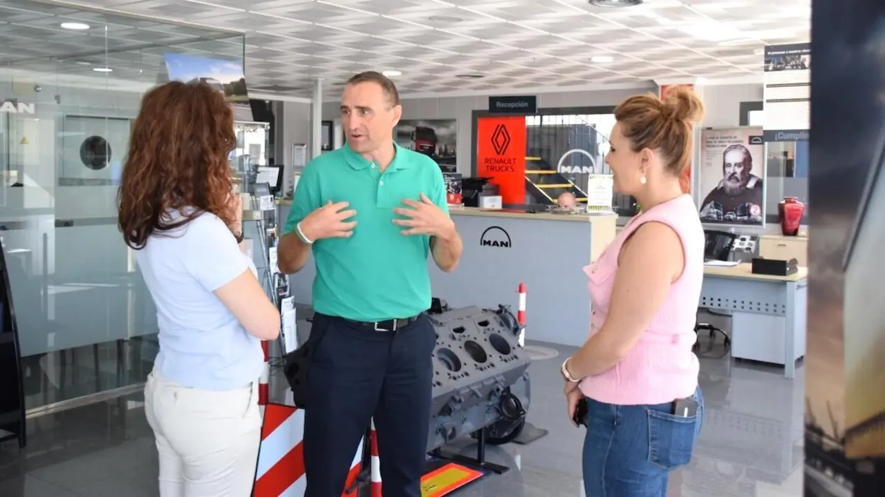 La viceconsejera de Empleo, Diálogo Social y Seguridad y Salud Laboral, Nuria Chust, durante su visita a Minglanilla (Cuenca), donde ha tenido la oportunidad de conocer las inversiones que la empresa Talleres Ortiz va a realizar con el apoyo del programa ‘Castilla-La Mancha Más Segura’