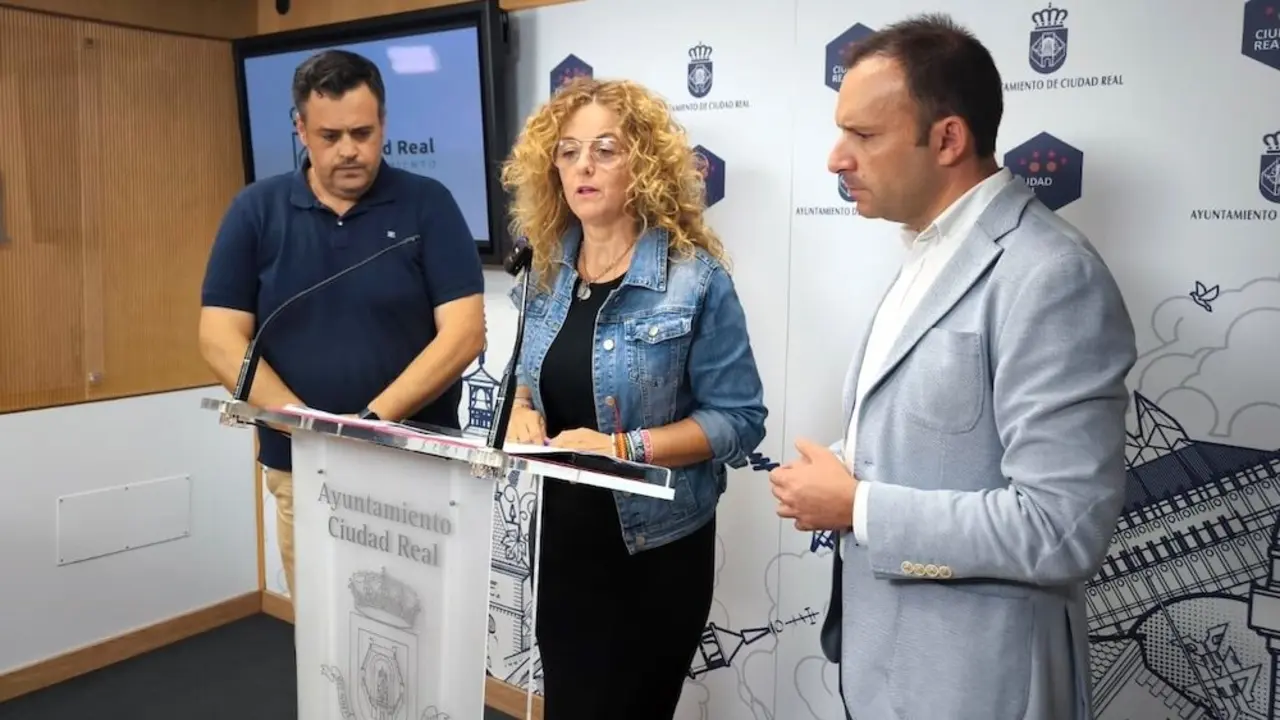 Los concejales del equipo de Gobierno del Ayuntamiento de Ciudad Real durante la rueda de prensa que han ofrecido