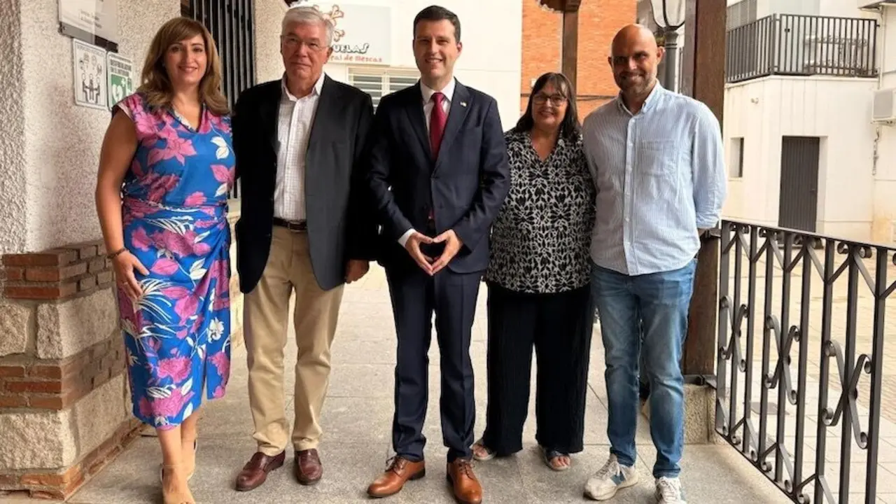 El director general de Acción Social, Santi Vera, durante la visita que ha realizado al Centro de Servicios Sociales de Illescas (Toledo)