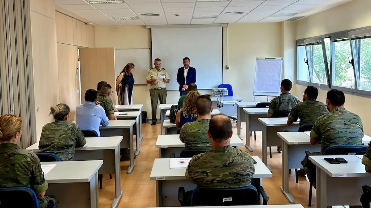 Veinte alumnos participan en un curso de pilotaje de drones en la Base de Almagro