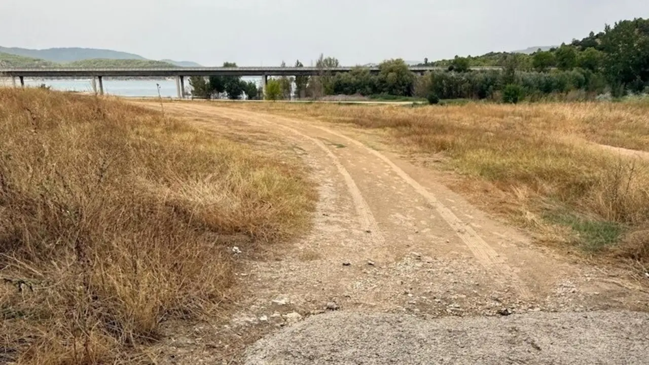 Sacedón arremete contra la CHT por el mal estado de los accesos al embalse de Entrepeñas