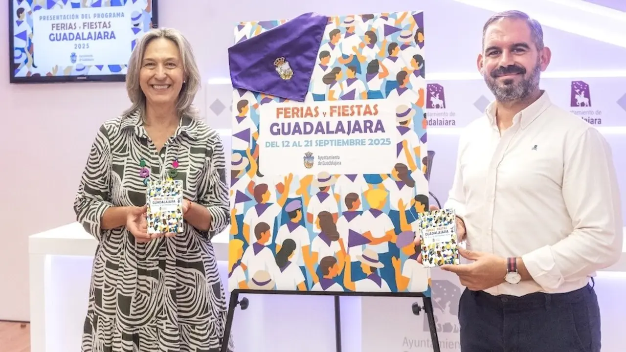 La alcaldesa de Guadalajara, Ana Guarinos, ha presentado acompañada del concejal de Festejos el programa de las Ferias y Fiestas de la ciudad de este año 2025