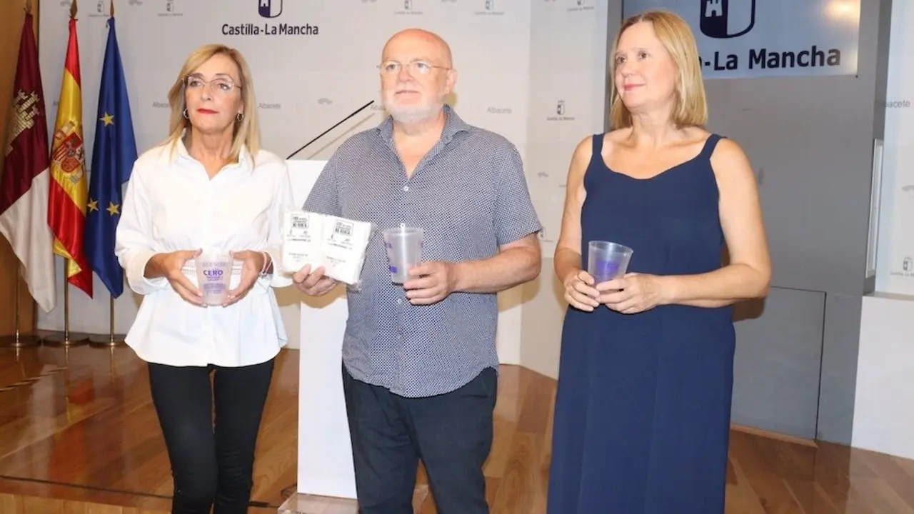 Imagen de la presentación de la campaña conjunta entre la Junta y la APEHT contra las agresiones sexuales en la Feria de Albacete