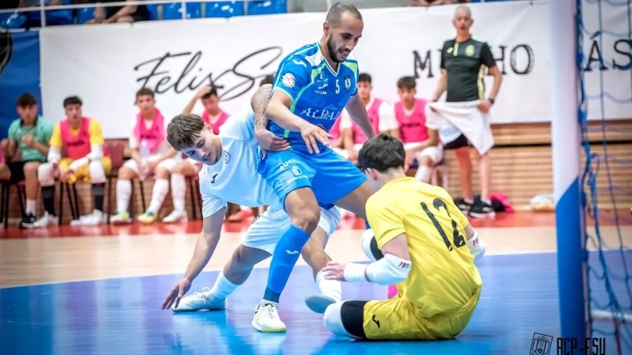 La selección sub-19 cae ante el Viña Albali Valdepeñas en un amistoso de altura (0-2)