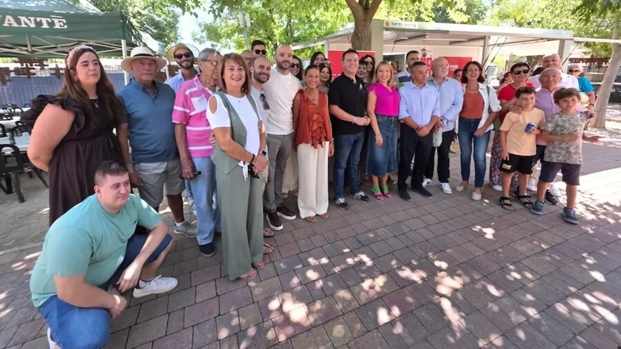 El secretario general del PSOE de la provincia&nbsp;de Albacete, Santiago Cabañero, ha participado en la tradicional comida con la militancia en la Feria de Almansa