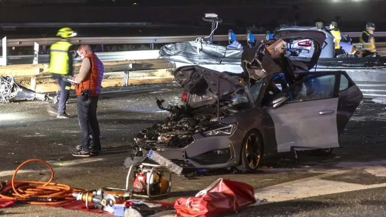 Imagen de archivo de un accidente de tráfico múltiple con varios vehículos implicados