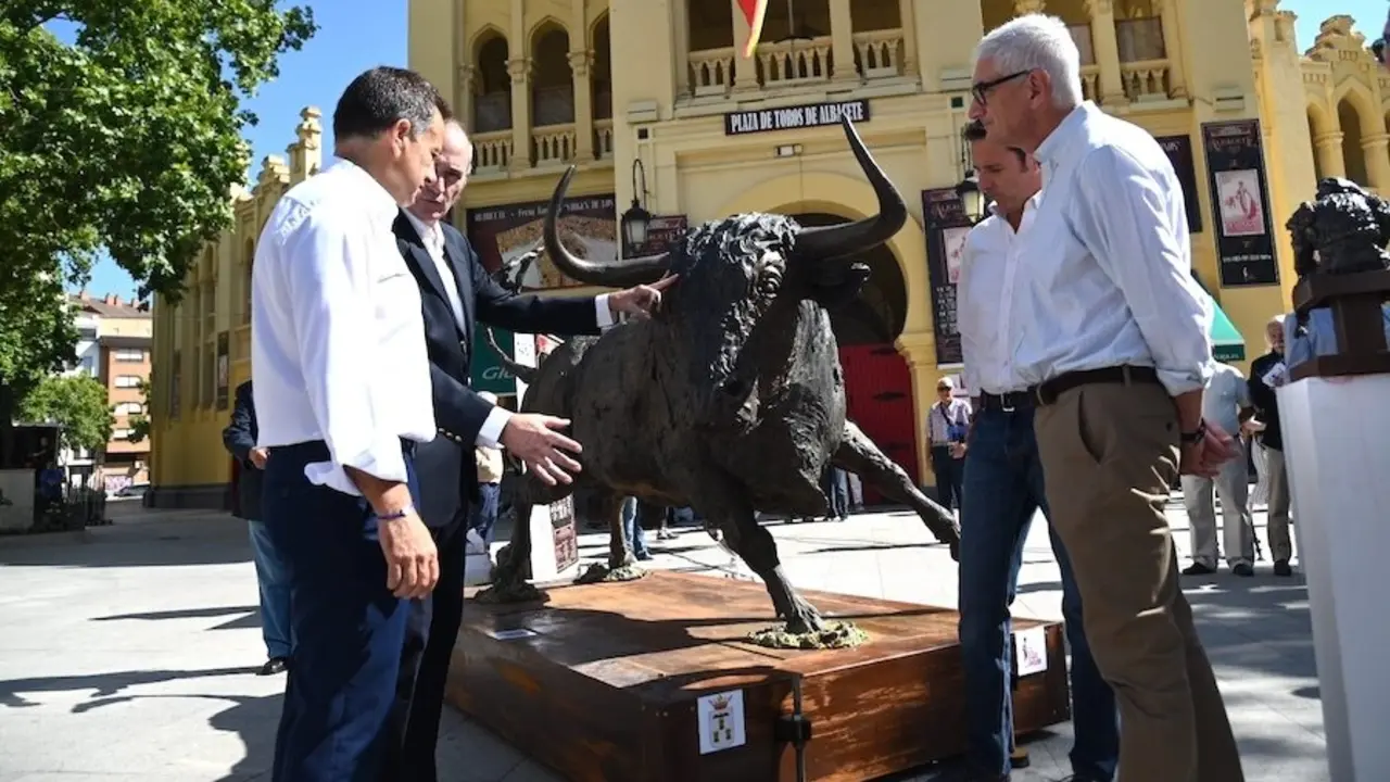 Inaugurada en Albacete la escultura ‘Carasucia’, un homenaje a la tauromaquia manchega