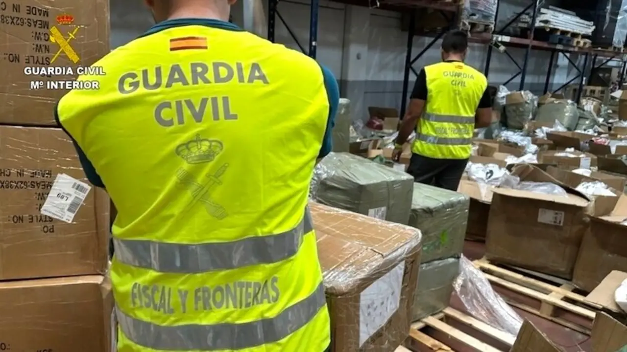 Cae una red de falsificación con 176.000 productos a la venta en locales de cinco provincias